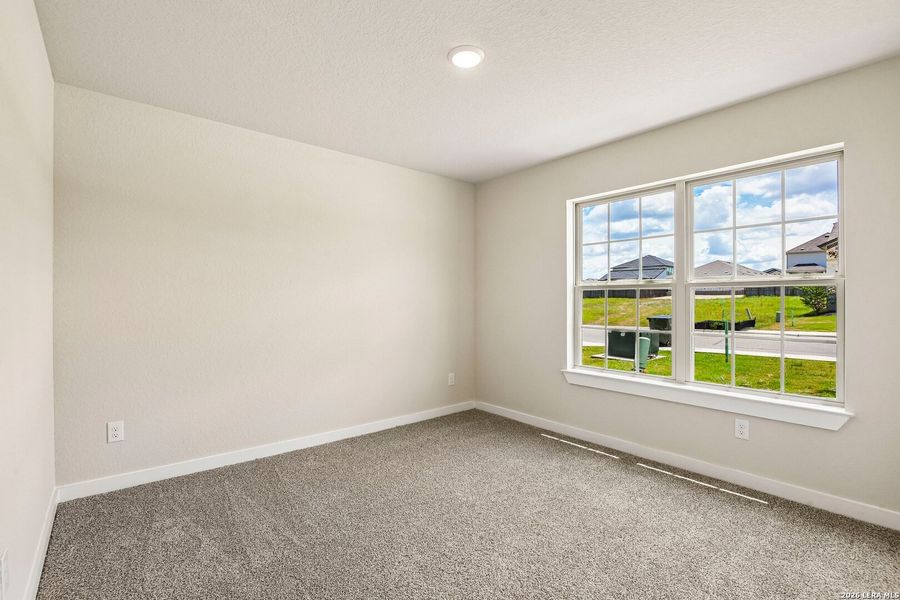 Spacious, unfurnished interior of a new home in Cloud Country, New Braunfels (Image 16).