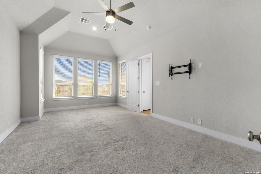 Spacious, unfurnished interior of a new home in Ventana, Bulverde (Image 46). Spacious, unfurnished interior of a new home in Ventana, Bulverde (Image 46).