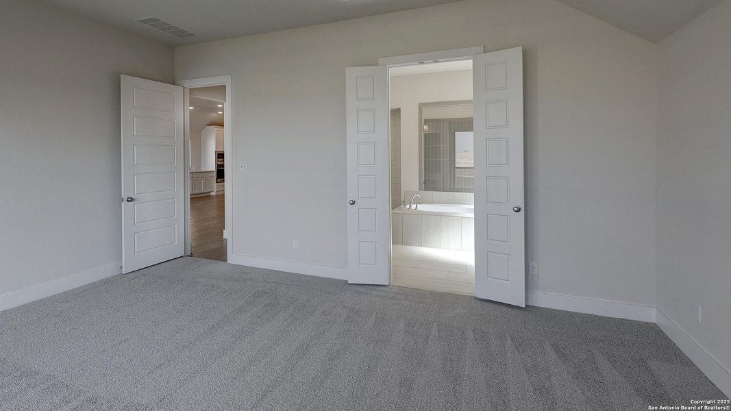 Spacious, unfurnished interior of a new home in Ladera 50', San Antonio (Image 25). Spacious, unfurnished interior of a new home in Ladera 50', San Antonio (Image 25).