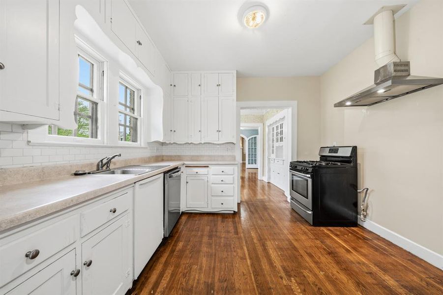 Furnished interior view inside a new home in , Hillsboro (Image 7).