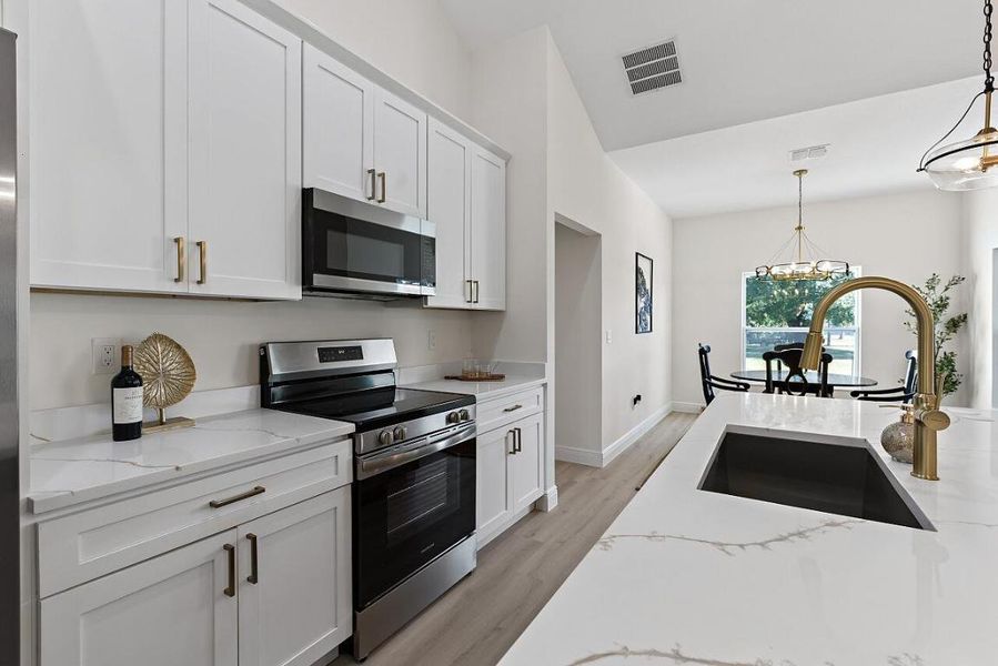 8846-97th-Ct-HigMedia-020-1280