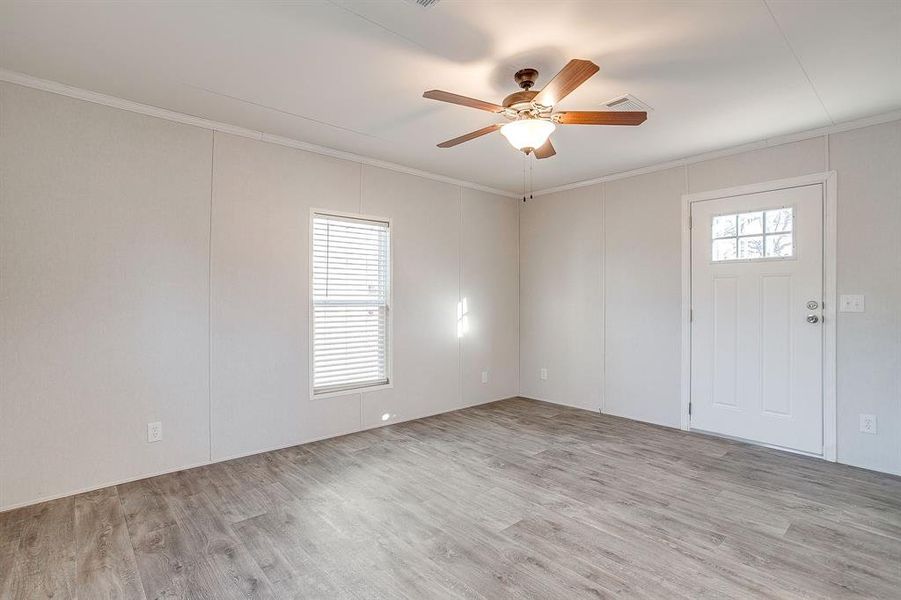 Spacious, unfurnished interior of a new home in , Alvarado (Image 12).