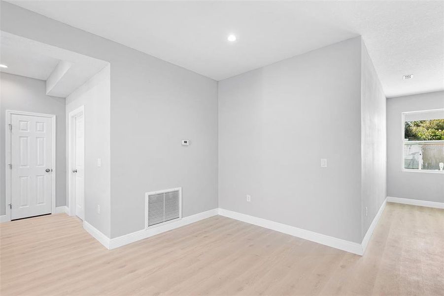 Spacious, unfurnished interior of a new home in , Winter Haven (Image 14).