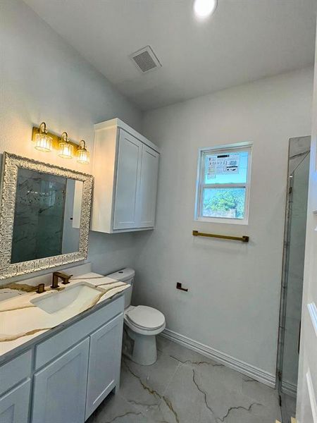 Guest Suite Full Bathroom