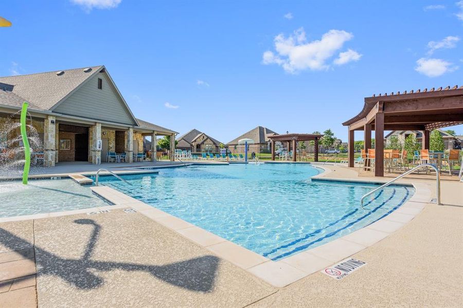 Community amenities in Timberbrook, Justin (Image 8).