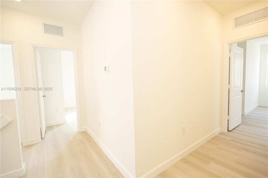 Spacious, unfurnished interior of a new home in Acacia Groves, Miami (Image 47).