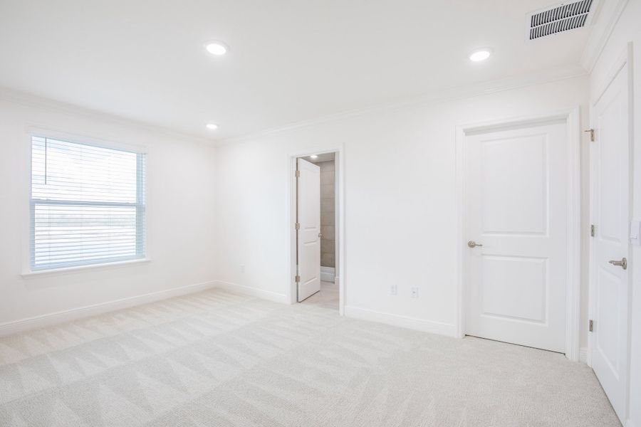 Spacious, unfurnished interior of a new home in Orchid Cove, Bokeelia (Image 17).