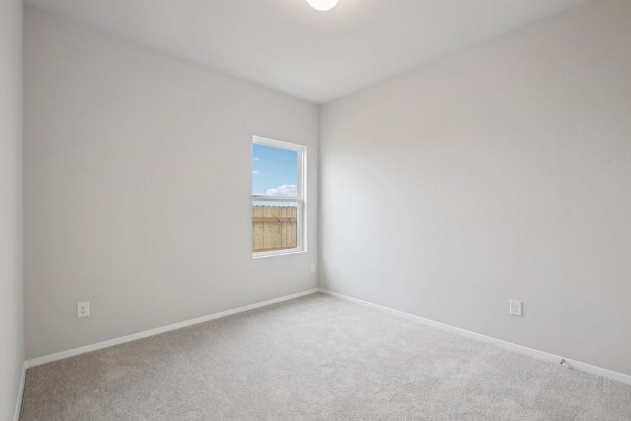 Spacious, unfurnished interior of a new home in Cloverleaf, Austin (Image 10).