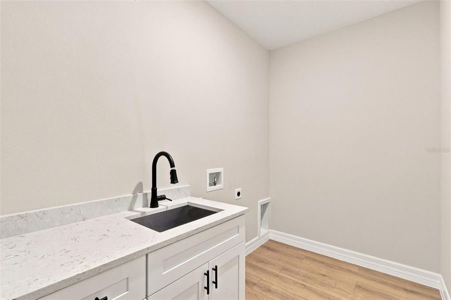 Close-up of interior finishes inside a home in , Eustis (Image 15).