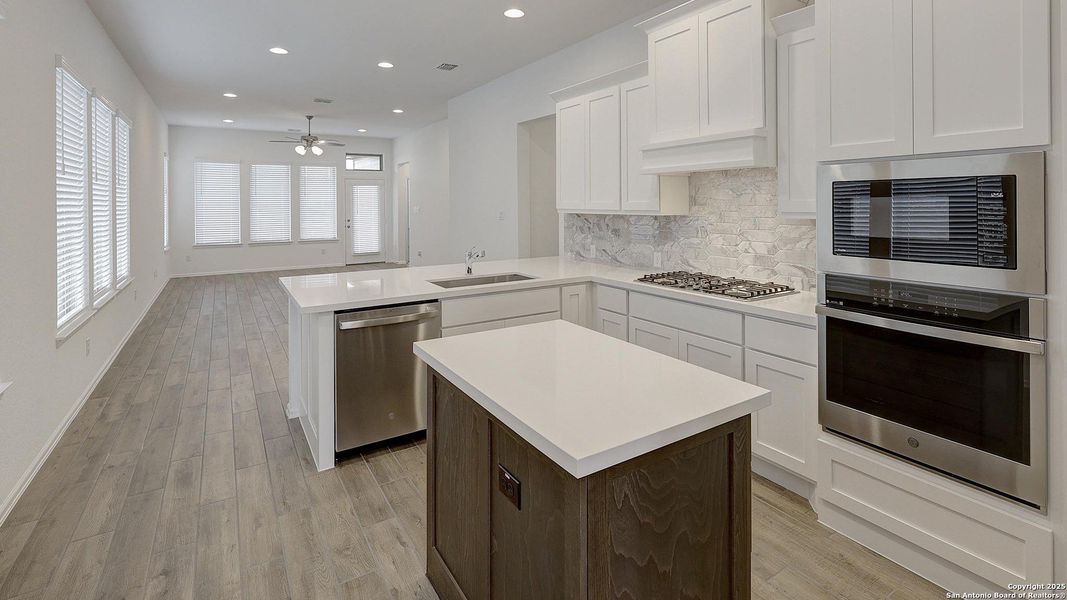 Furnished interior view inside a new home in Ladera 40', San Antonio (Image 12).