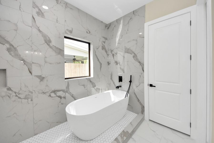 Primary soaking tub