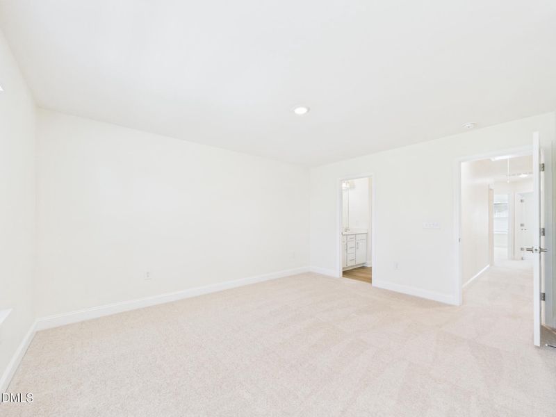 CAM01608G0-PR0114-STILL026