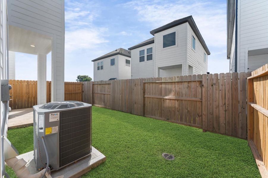 Exterior details and patio area of a home in , Houston (Image 19).