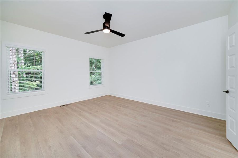 Spacious, unfurnished interior of a new home in , Gainesville (Image 19).