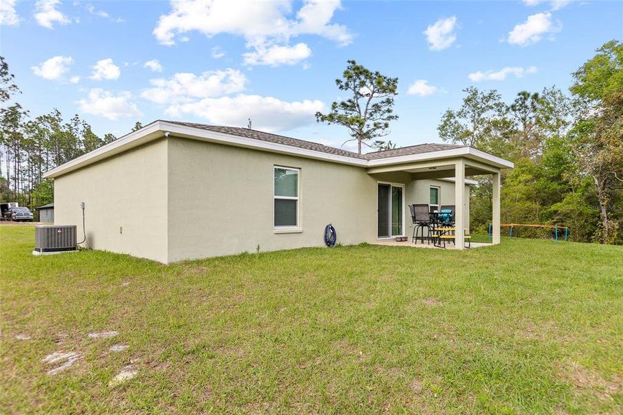 Exterior details and patio area of a home in , Dunnellon (Image 4).