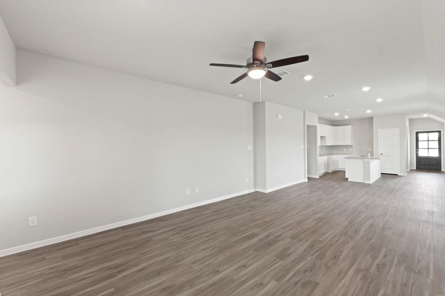 Spacious, unfurnished interior of a new home in Bammel Oaks, Houston (Image 15).
