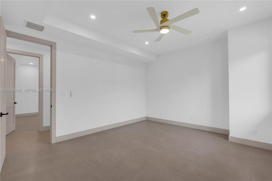 Spacious, unfurnished interior of a new home in , Southwest Ranches (Image 16).