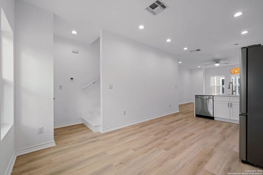 Spacious, unfurnished interior of a new home in , San Antonio (Image 17).
