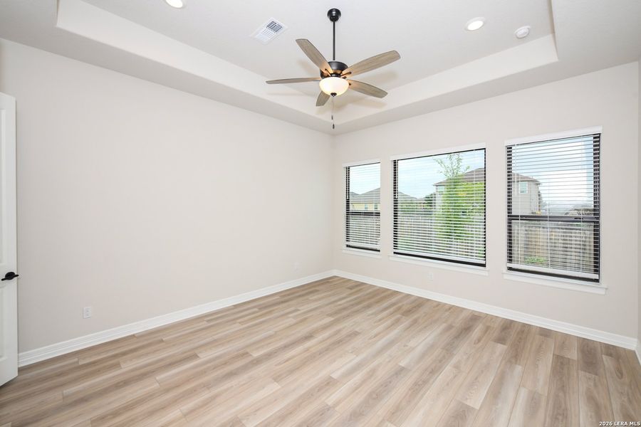 Spacious, unfurnished interior of a new home in Nolte Farms, Seguin (Image 33).