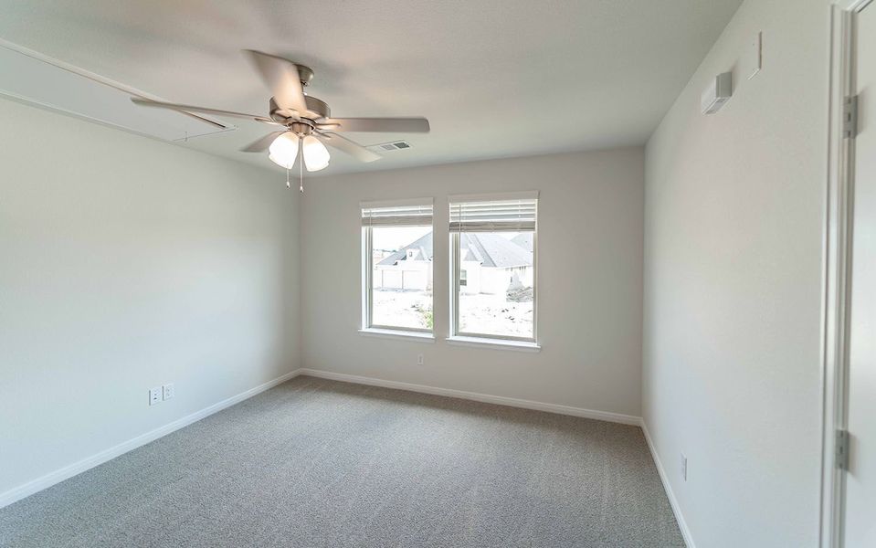 Spacious, unfurnished interior of a new home in Solterra, Mesquite (Image 15).