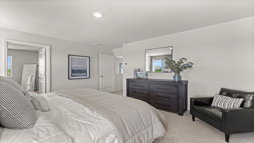 Representative furnished interior of a home built from the Elston by D.R. Horton in Rolling Meadows, Jasper (Image 25).
