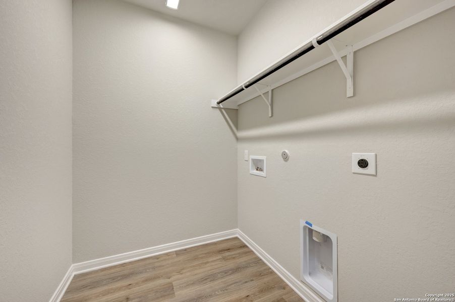 Spacious, unfurnished interior of a new home in Paloma Park, Converse (Image 43).