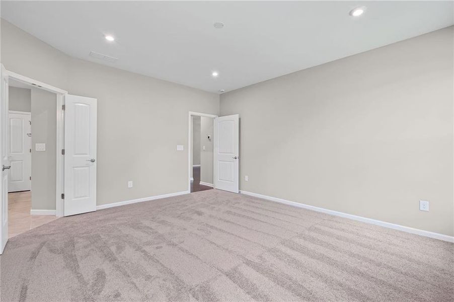 Spacious, unfurnished interior of a new home in Laurel Farms, Dallas (Image 30).