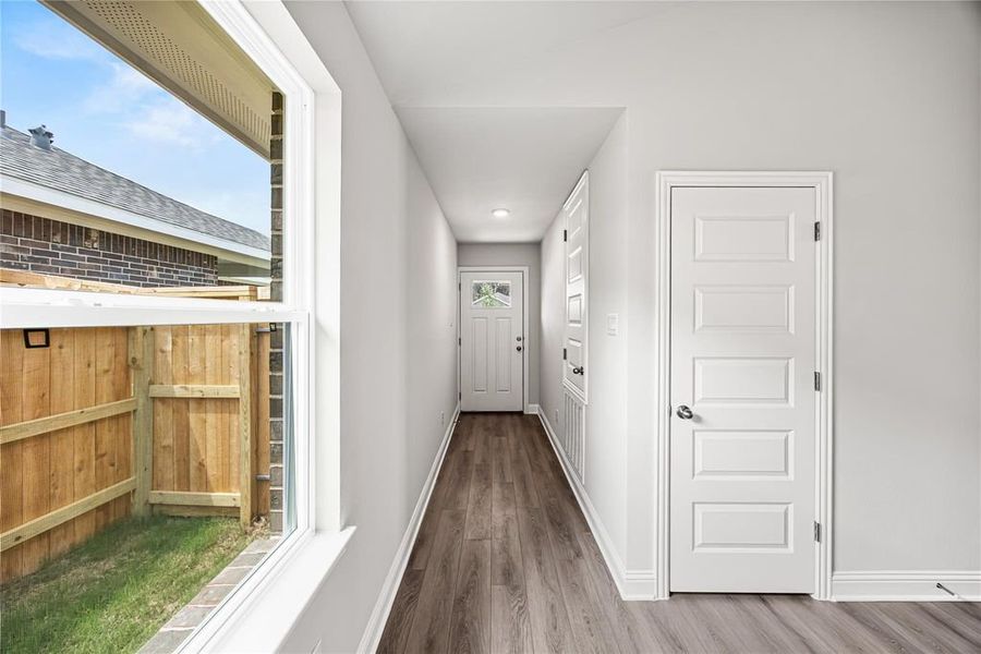 Spacious, unfurnished interior of a new home in Stonebrooke, Conroe (Image 8).