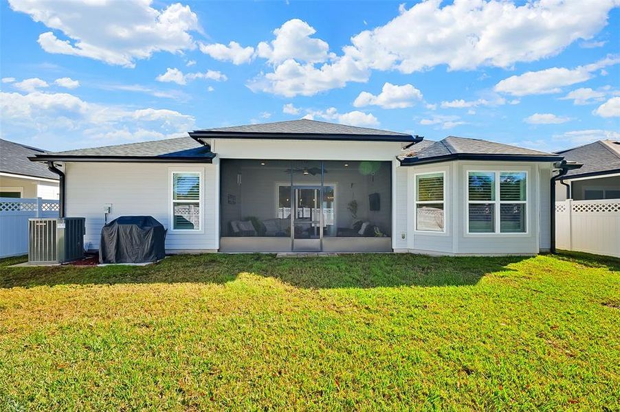 Exterior details and patio area of a home in , Green Cove Springs (Image 26).