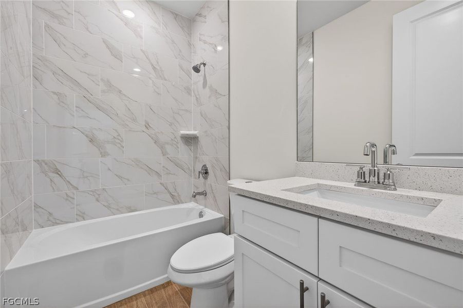 Furnished interior view inside a new home in Cape Coral, Cape Coral (Image 7).