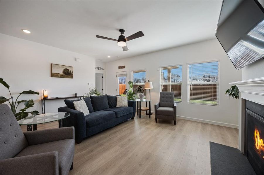 Furnished interior view inside a new home in Rolling Ridge, Van Alstyne (Image 10).