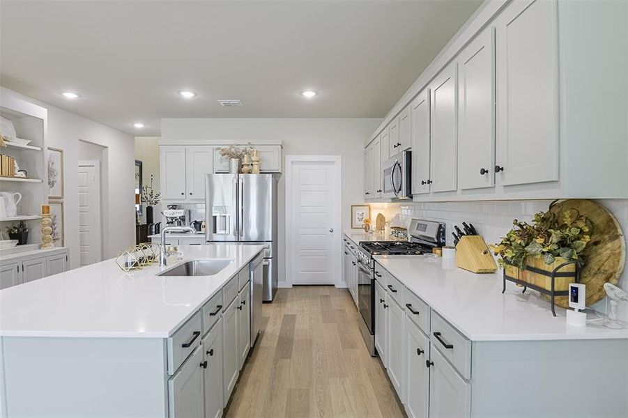 Furnished interior view inside a new home in Dove Hollow, Waxahachie (Image 21).