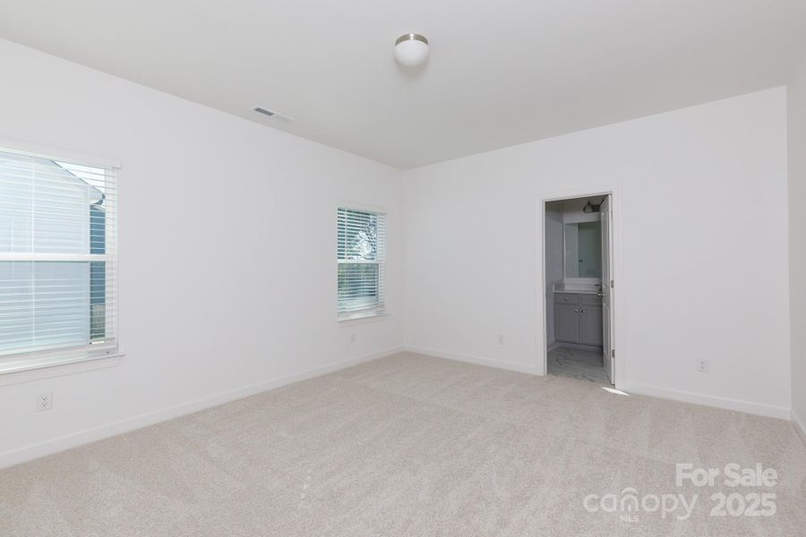 Spacious, unfurnished interior of a new home in , Charlotte (Image 27).