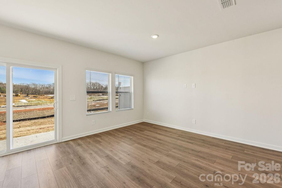 Spacious, unfurnished interior of a new home in Galloway Ridge, Charlotte (Image 13).