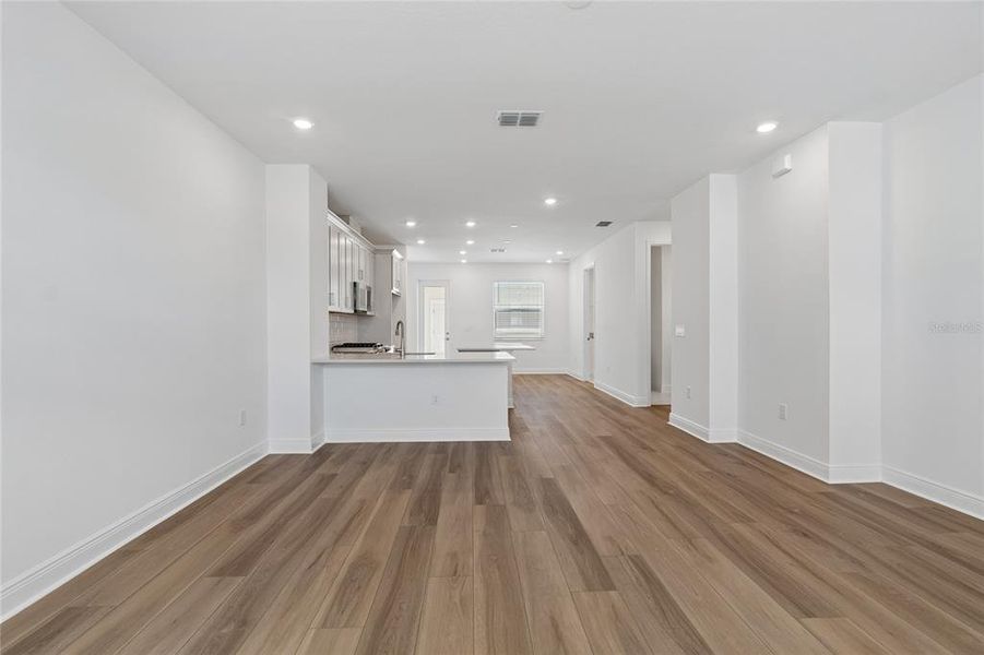 Spacious, unfurnished interior of a new home in SeaFlower, Bradenton (Image 16).
