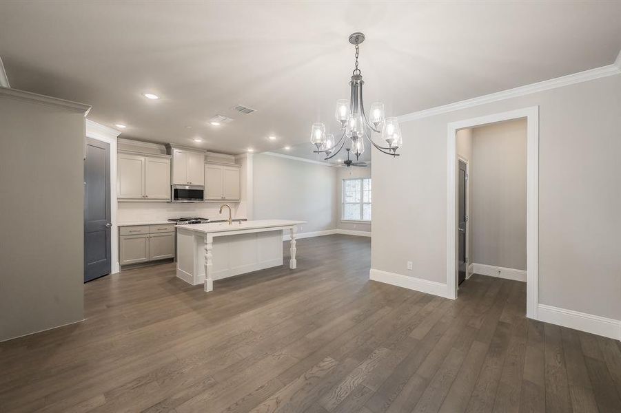 Spacious, unfurnished interior of a new home in Parkland, Fort Worth (Image 17).