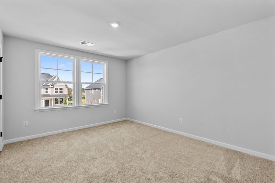 Spacious, unfurnished interior of a new home in Fieldstone, Lexington (Image 39).