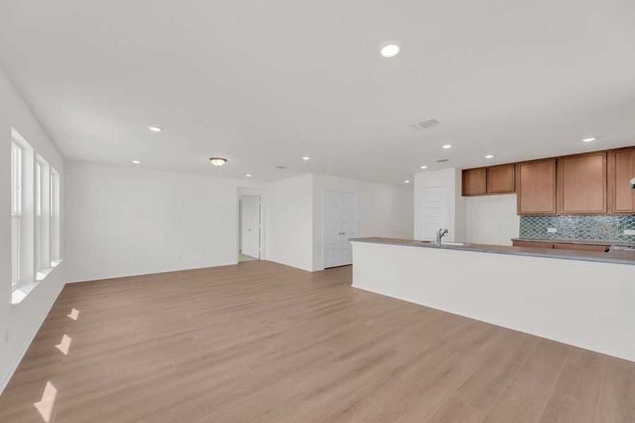 Spacious, unfurnished interior of a new home in Hidden Trails, Belton (Image 19).