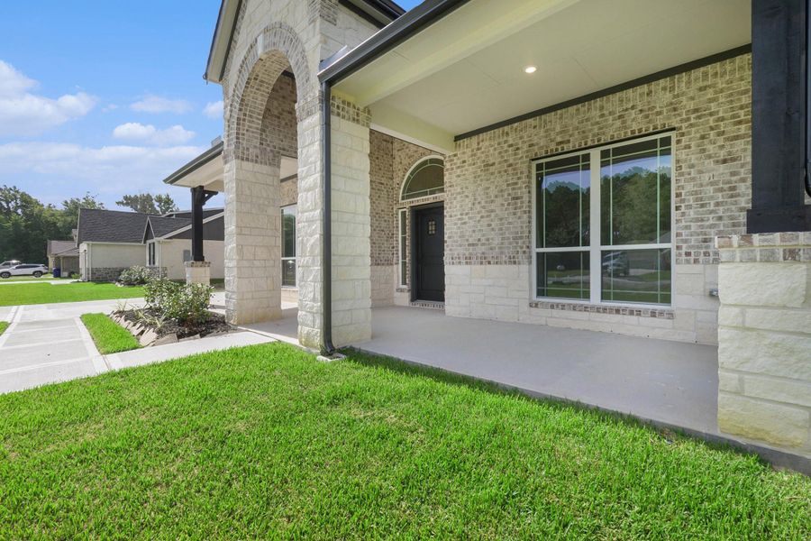 Exterior details and patio area of a home in , Bay City (Image 4).