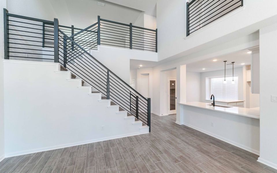 Spacious, unfurnished interior of a new home in Arcadia Ridge, San Antonio (Image 11).
