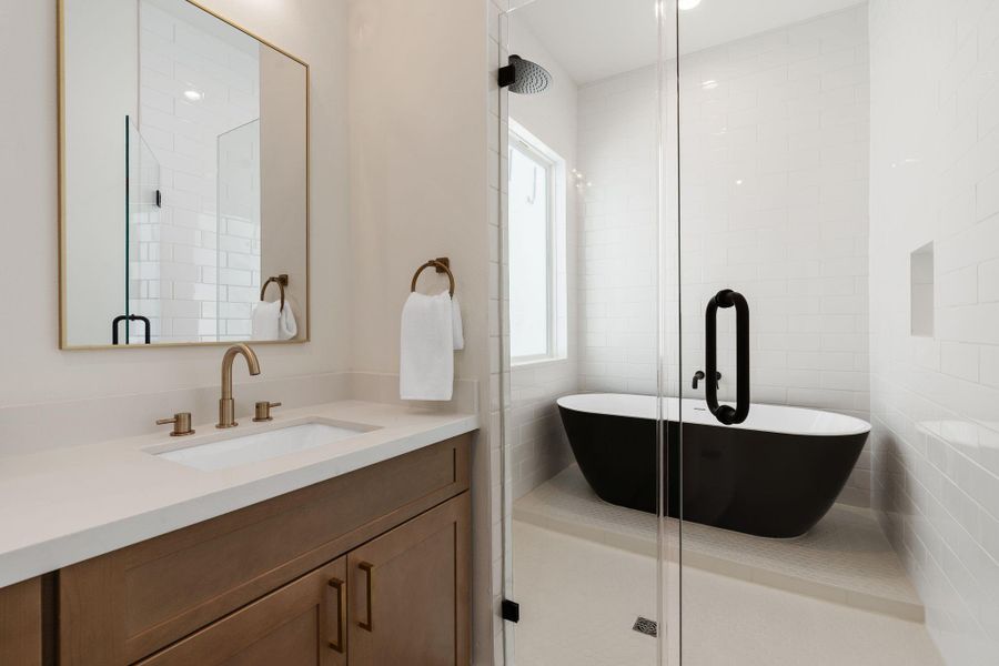 Primary Bath features Wet Room