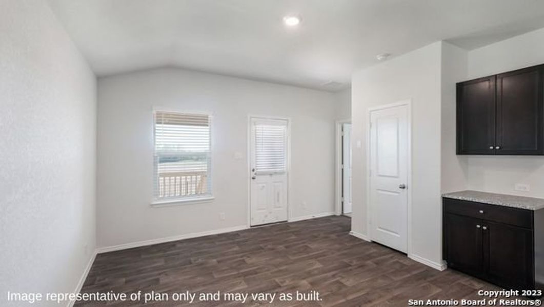 Spacious, unfurnished interior of a new home in Stonehill, San Antonio (Image 13).