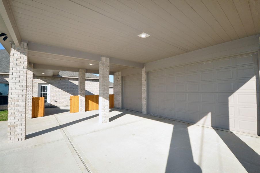 Exterior details and patio area of a home in Pedregal, League City (Image 26).