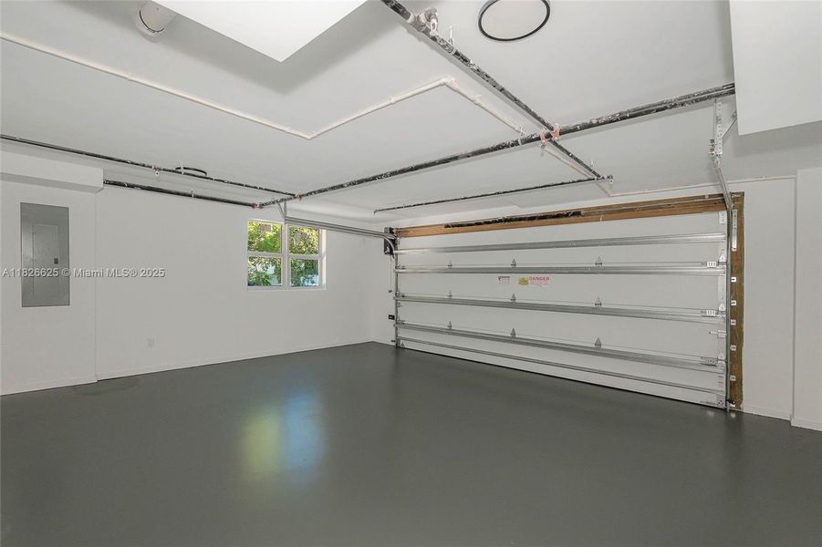 Spacious, unfurnished interior of a new home in , Fort Lauderdale (Image 13).
