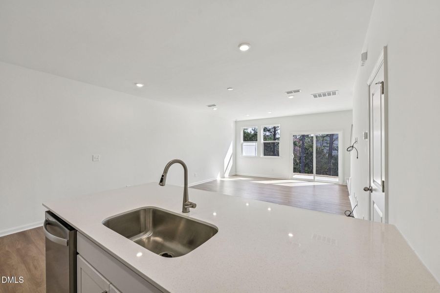 16-web-or-mls-212 Parker Lane-S0503-016