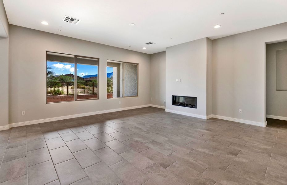 Spacious, unfurnished interior of a new home in Vistoso Canyon Estates, Oro Valley (Image 27).