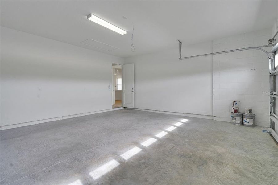 Spacious, unfurnished interior of a new home in Reserve at Hammock Oaks, Lady Lake (Image 13). Spacious, unfurnished interior of a new home in Reserve at Hammock Oaks, Lady Lake (Image 13).