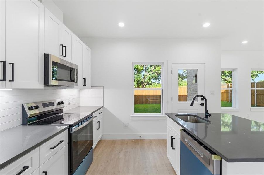 Furnished interior view inside a new home in , Grand Prairie (Image 5).