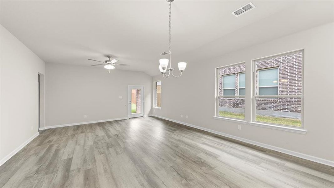 08. 1734 Coachman - Dining