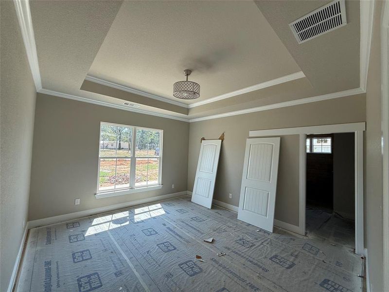Spacious, unfurnished interior of a new home in , Paradise (Image 10).